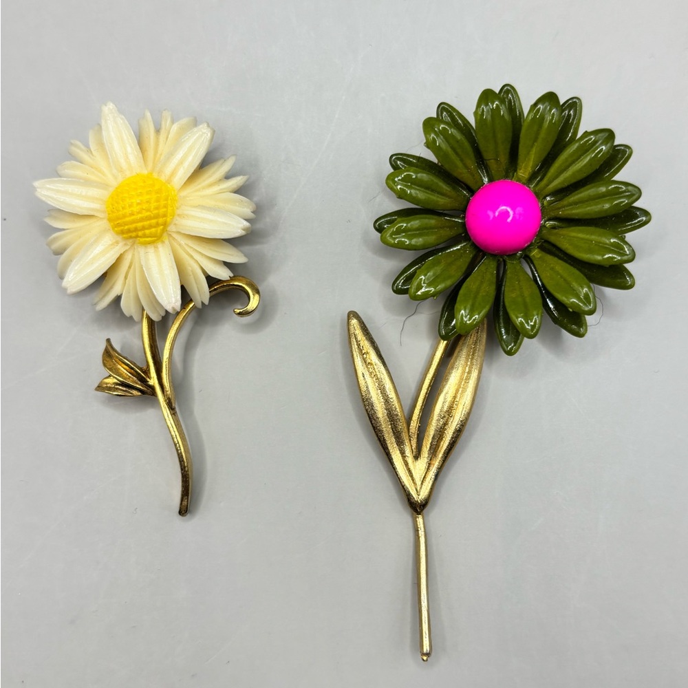 Vintage MCM 60’s Metal & Plastic Flower Pins Brooches FABULOUS!